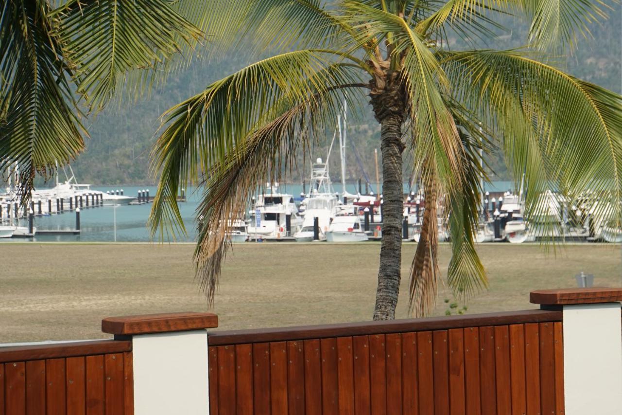 Airlie Seaview Aparthotel 4*