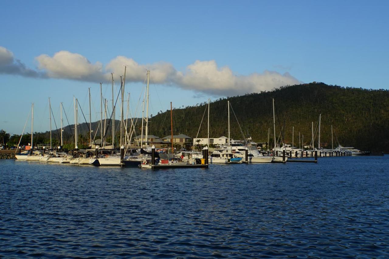 Airlie Seaview Aparthotel 4*