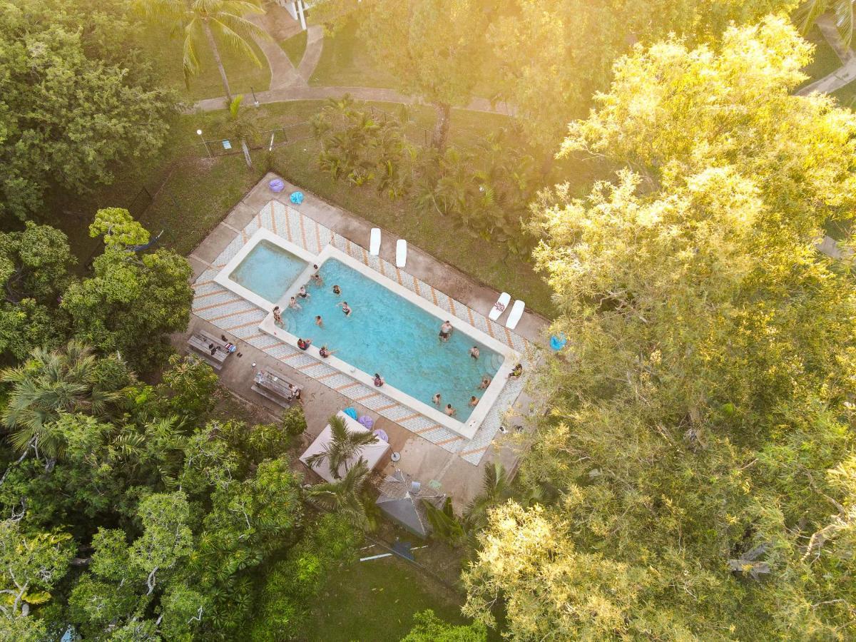 Base Airlie Albergue Airlie Beach