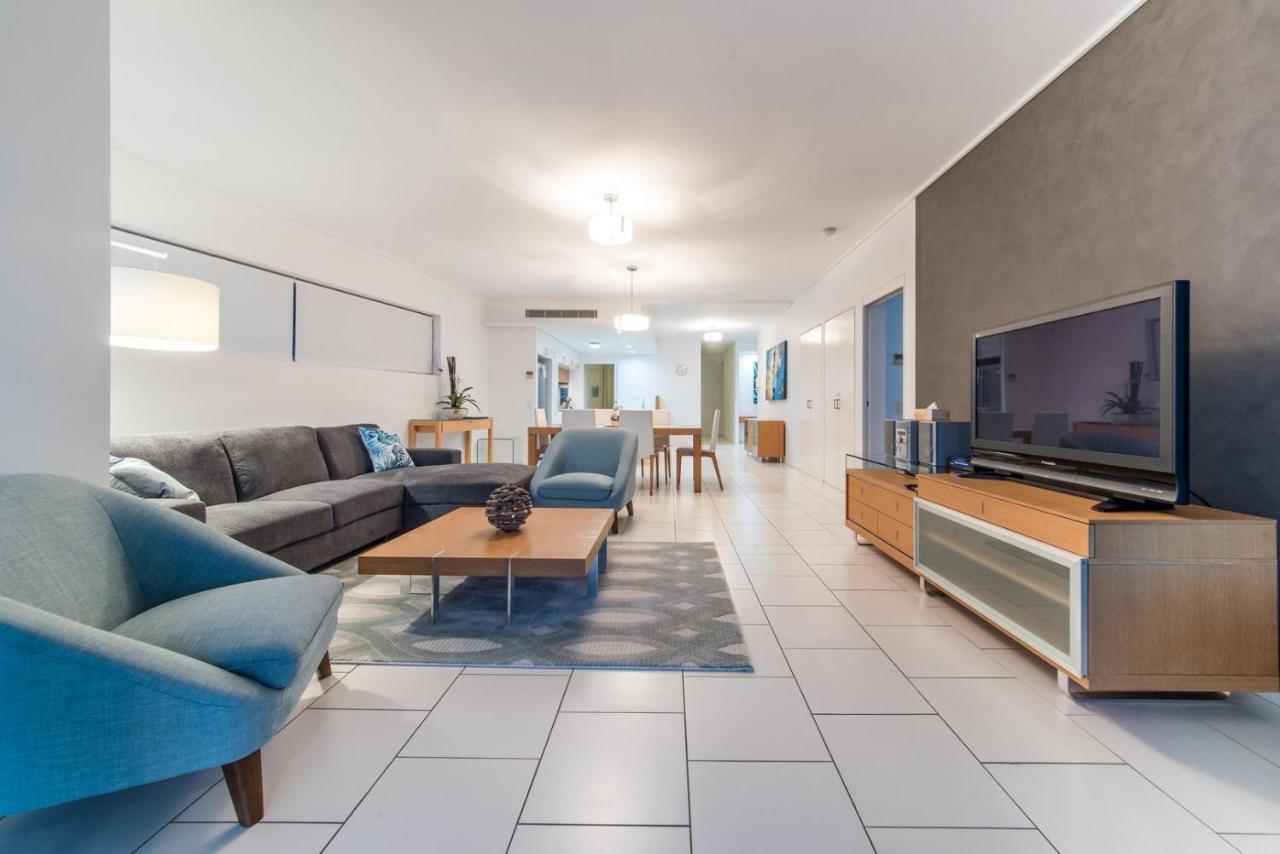 Peninsula Airlie Aparthotel 5*