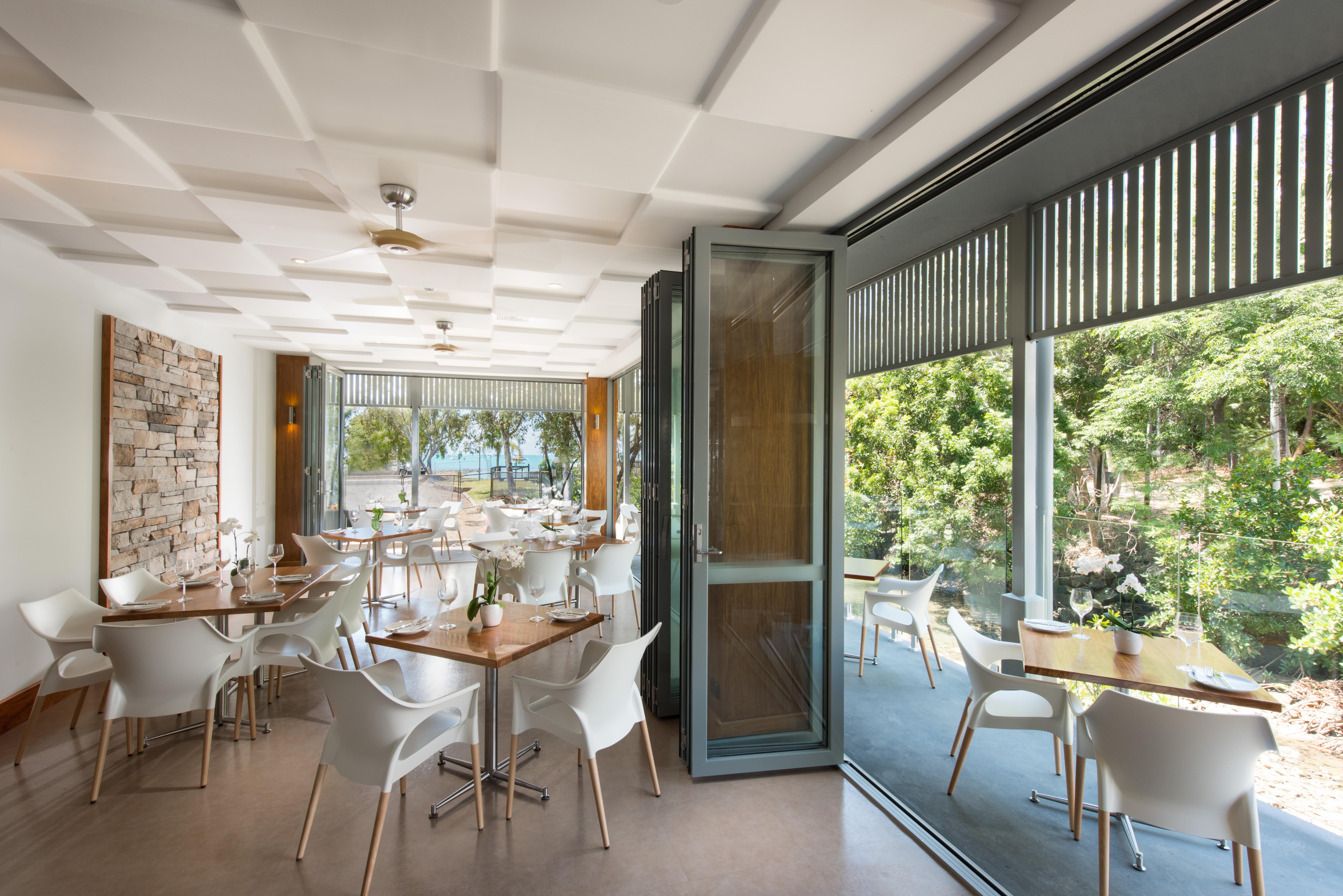 Hotel Heart Hotel And Gallery Whitsundays Airlie Beach