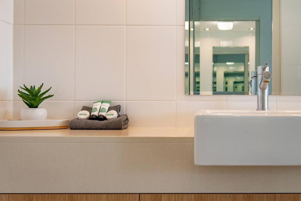 Apartment Serenity At Searene Ocean View Wi-fi Airlie Beach