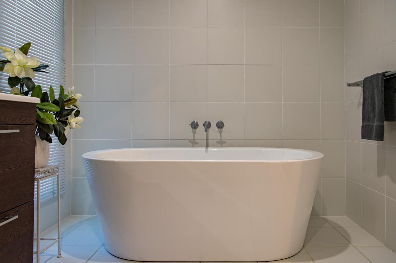 Mandalay Escape, Seclusion & Serenity With A Pool Holiday home