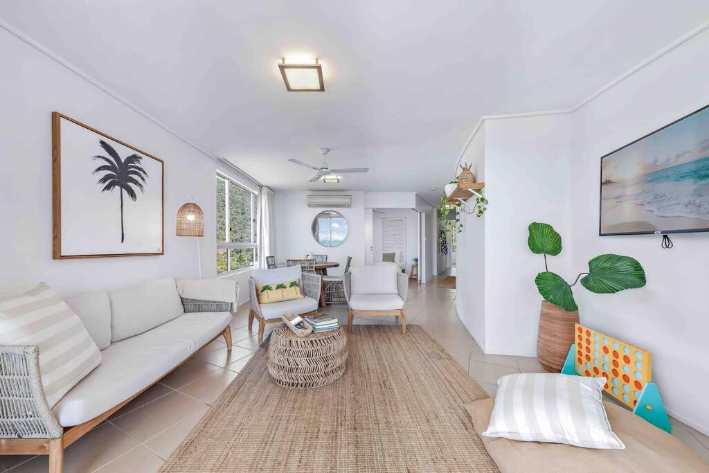 Three B Airlie 2 Bedroom Unit Seaviews & Pool Apartment