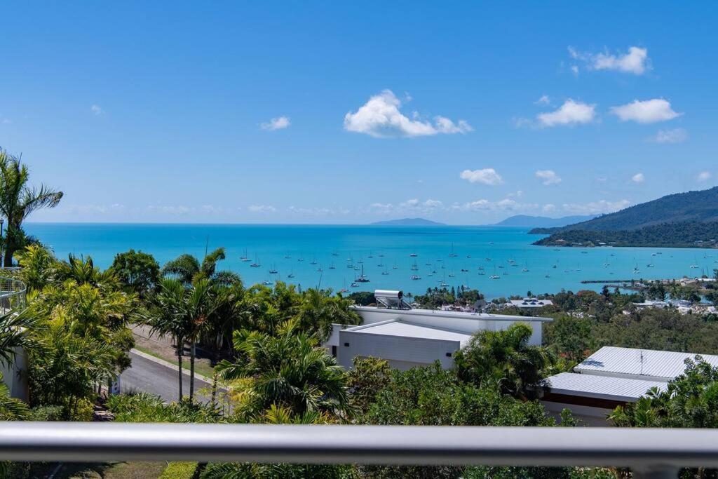 Apartment Three B Airlie 2 Bedroom Unit Seaviews & Pool