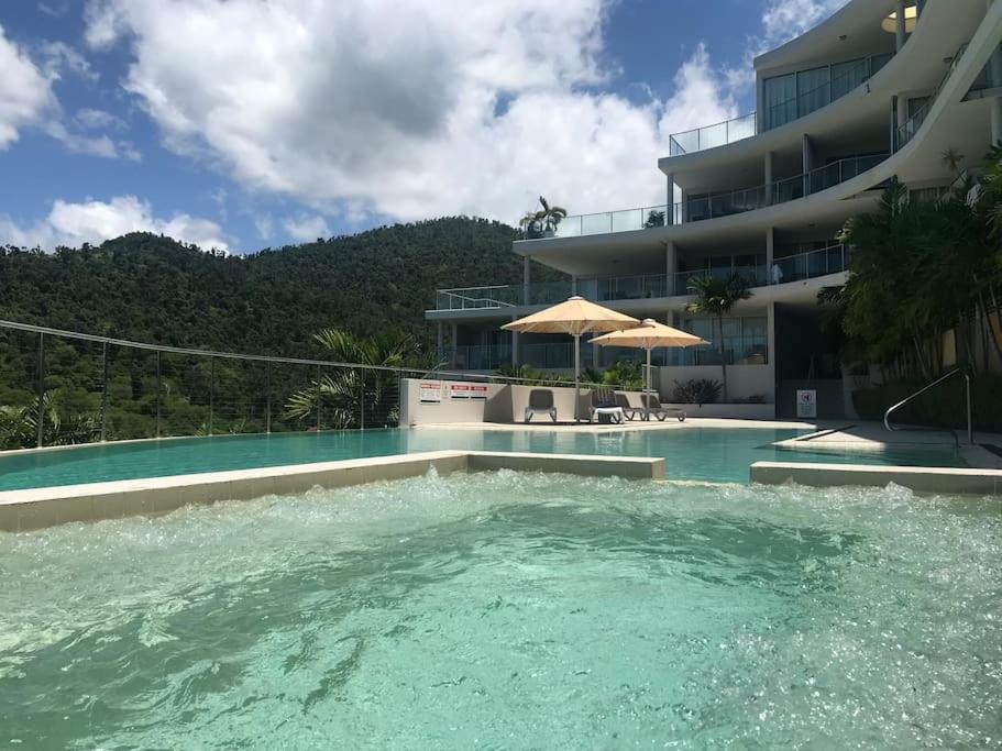 Three A Airlie Seaviews, Pool, Private