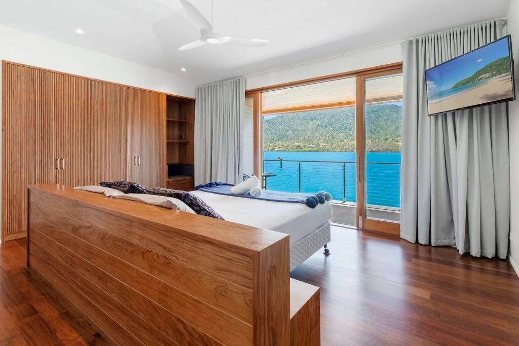 14 The Cove - Waterfront Whitsunday Holiday home *