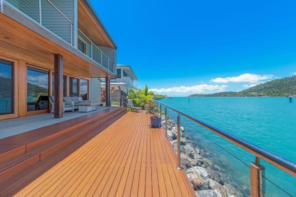 Holiday home 14 The Cove - Waterfront Whitsunday *