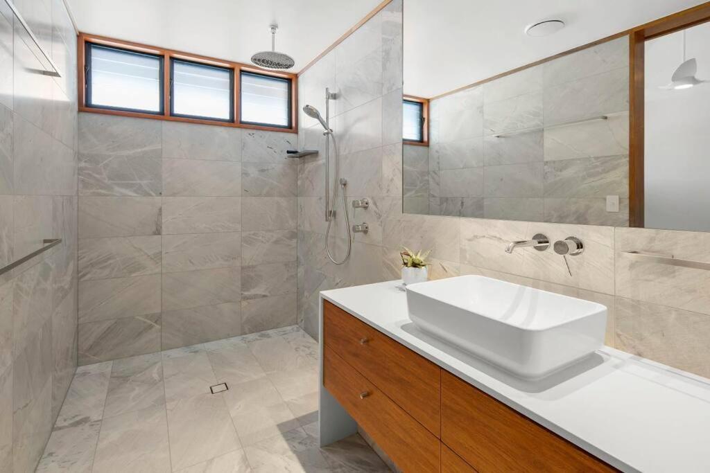 Holiday home 14 The Cove - Waterfront Whitsunday *