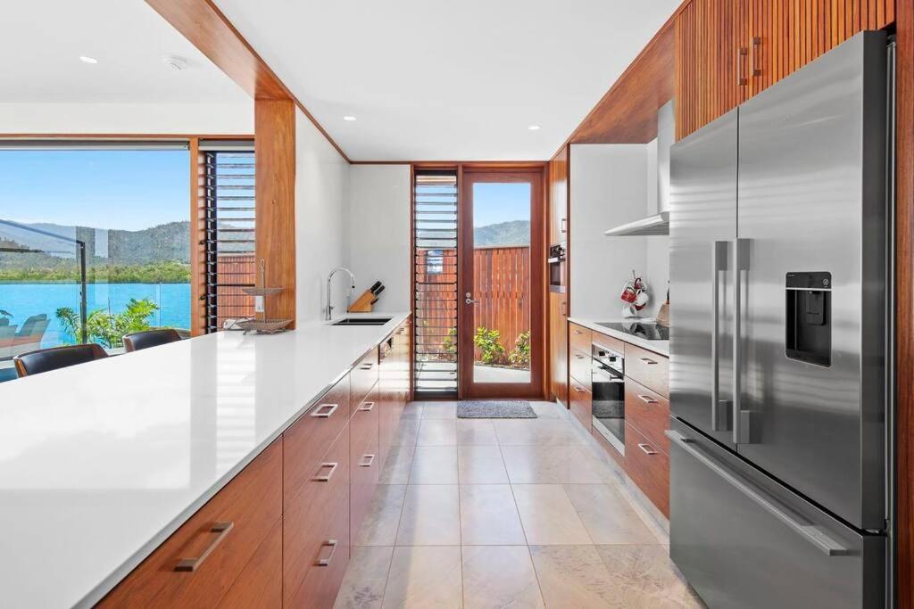 14 The Cove - Waterfront Whitsunday Holiday home Airlie Beach