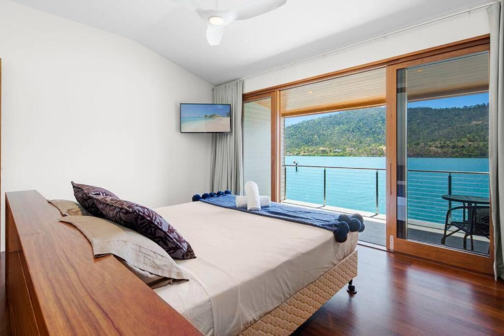 14 The Cove - Waterfront Whitsunday Holiday home *