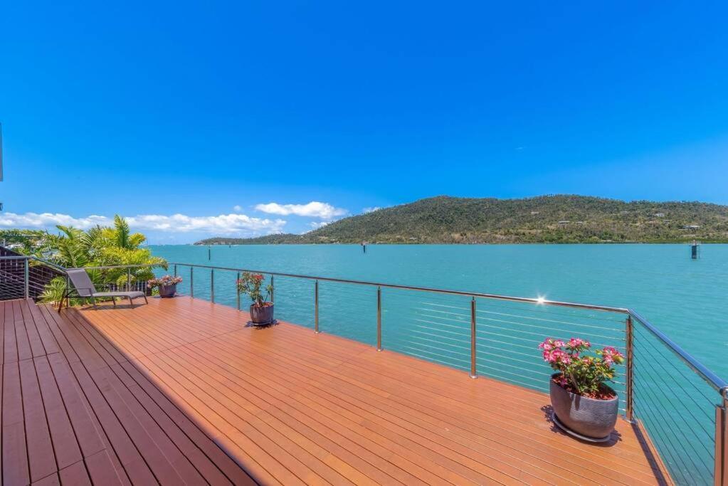 Holiday home 14 The Cove - Waterfront Whitsunday *