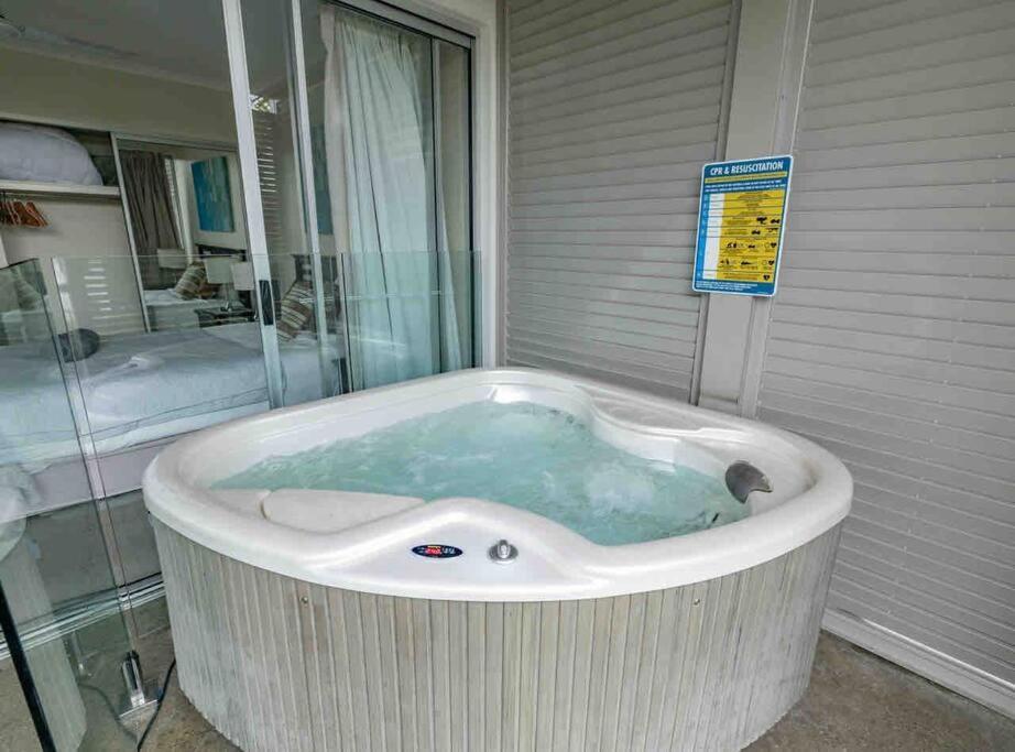 Seasalt Airlie: 1-bed With Private
