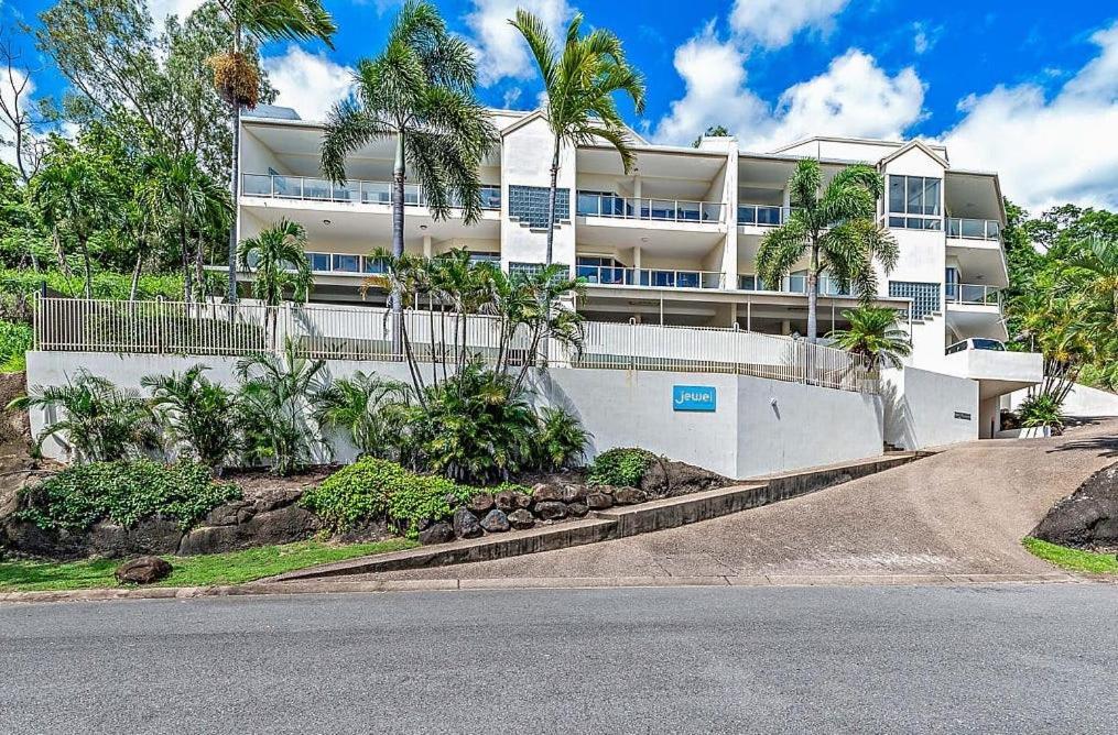 2br With Stunning Ocean Views Apartment Airlie Beach