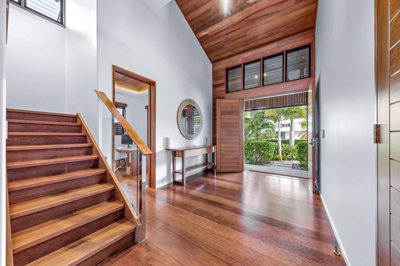 Airlie Waterfront Luxury At 10 The Cove Holiday home Airlie Beach