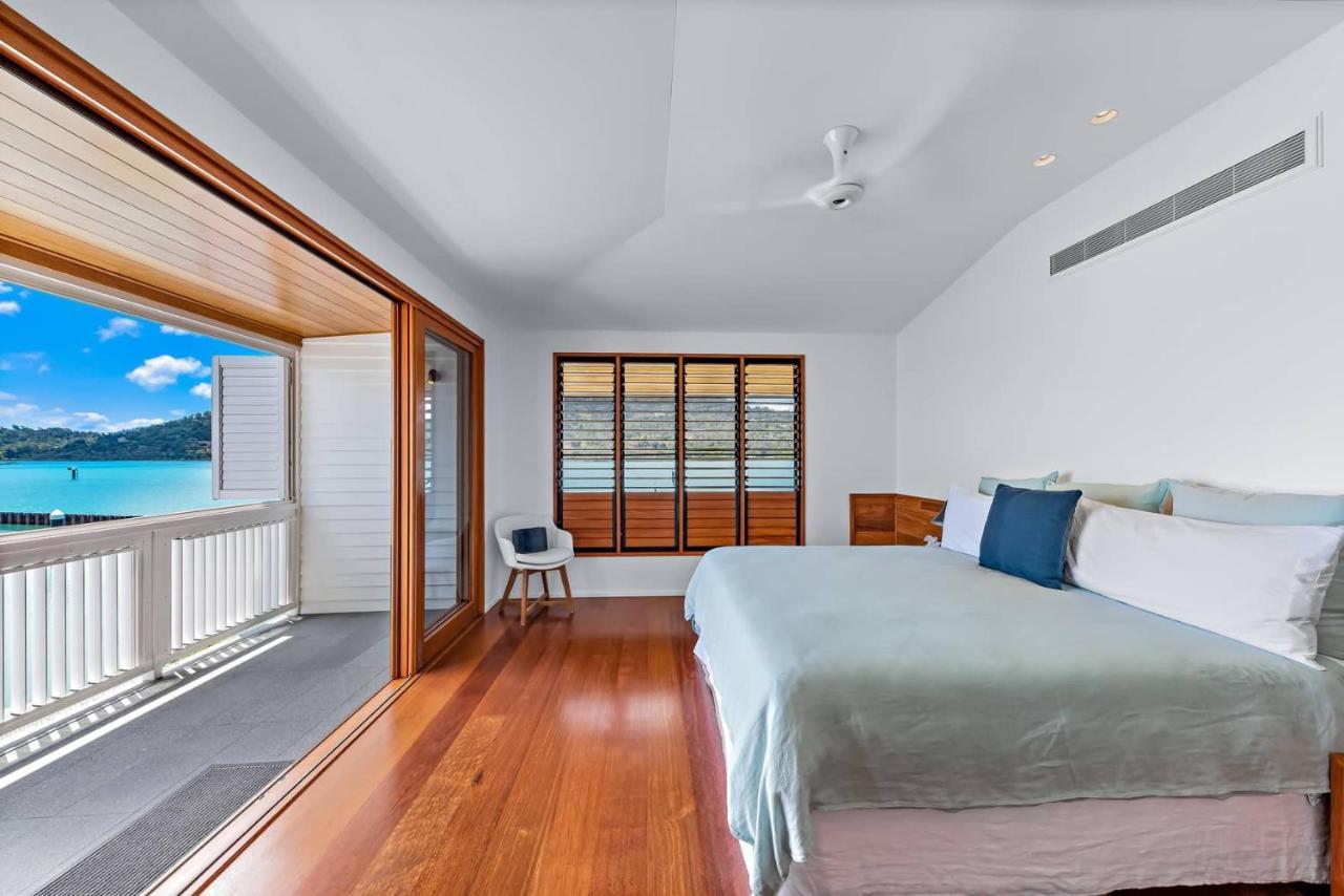 Airlie Waterfront Luxury At 10 The Cove Holiday home Airlie Beach