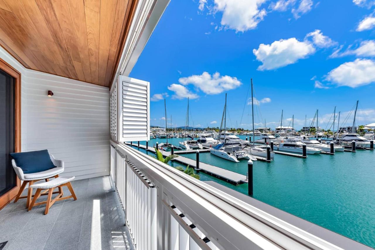 Airlie Waterfront Luxury At 10 The Cove