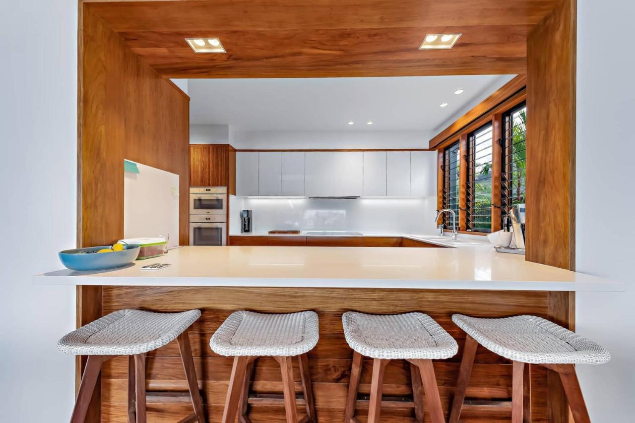 Holiday home Airlie Waterfront Luxury At 10 The Cove Airlie Beach