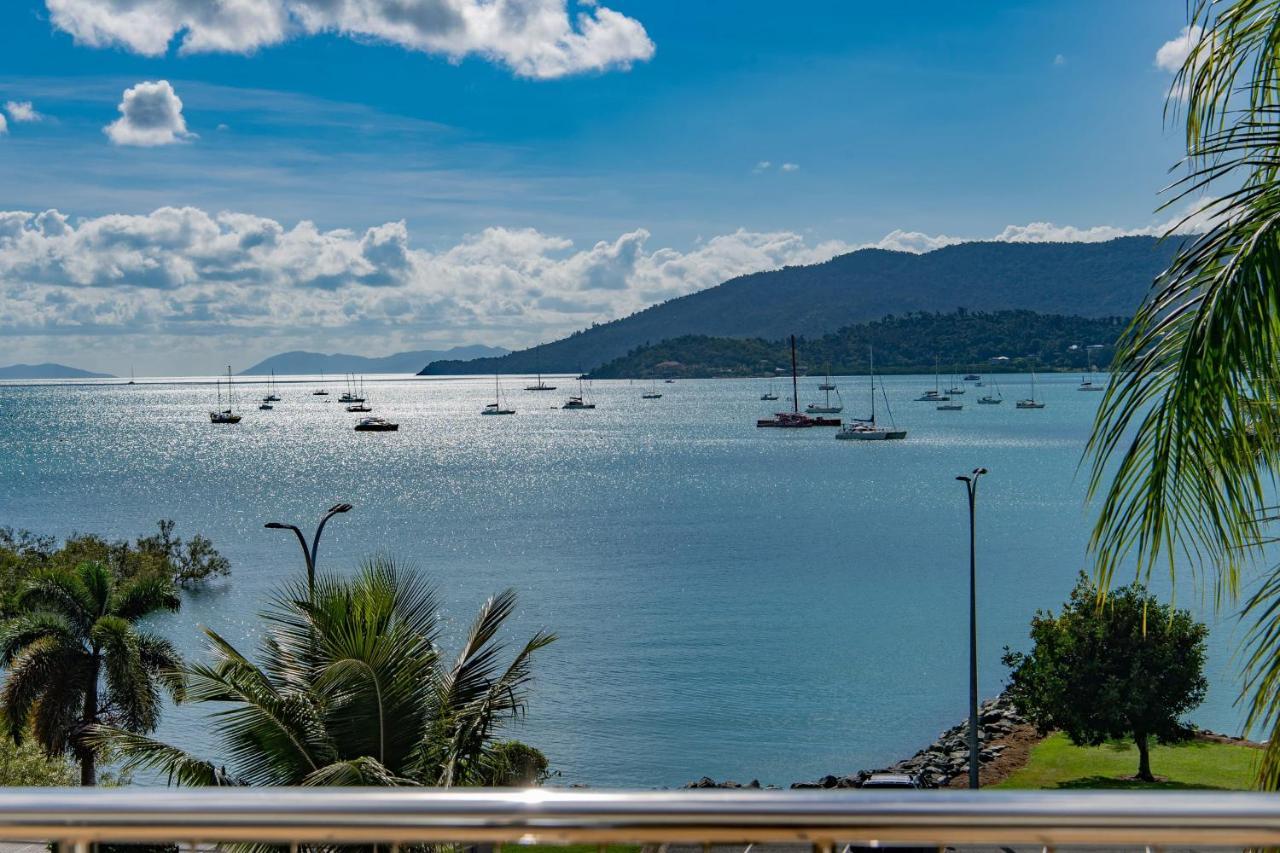 Whitsunday Beachfront On Broadwater Apartment