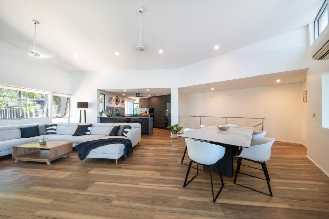 Picture Perfect On Azure Villa Airlie Beach