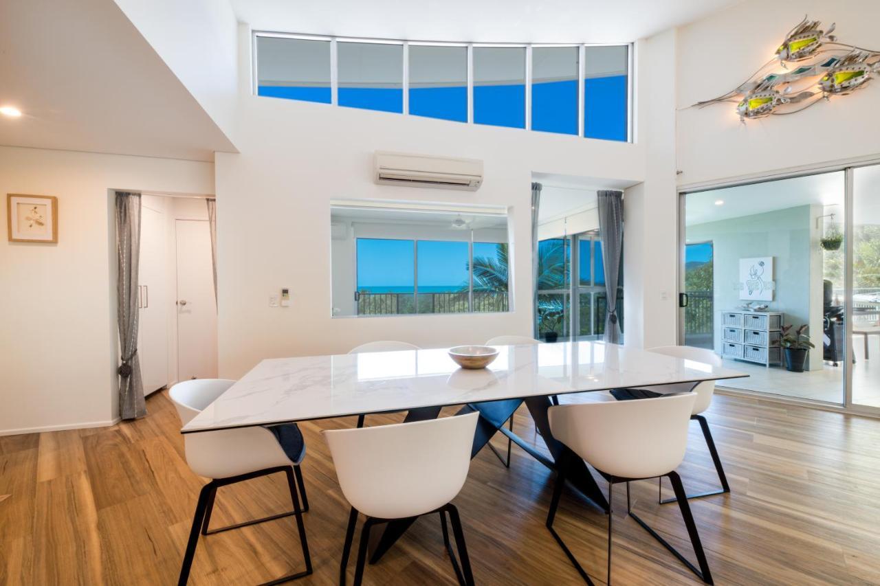 Picture Perfect On Azure * Airlie Beach