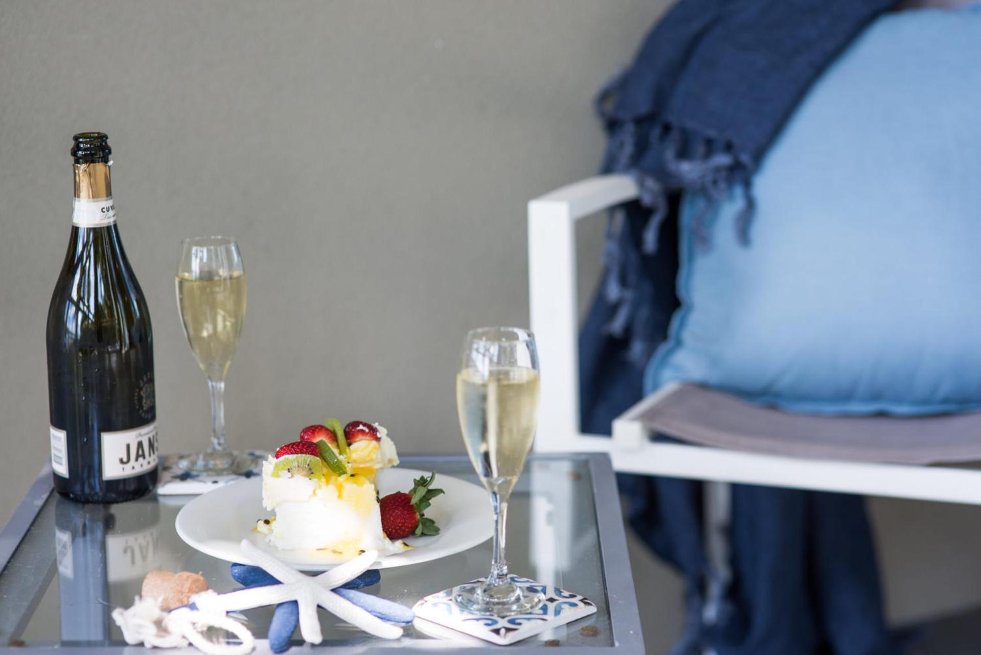 Apartment Coastal Charm On Airlie Airlie Beach