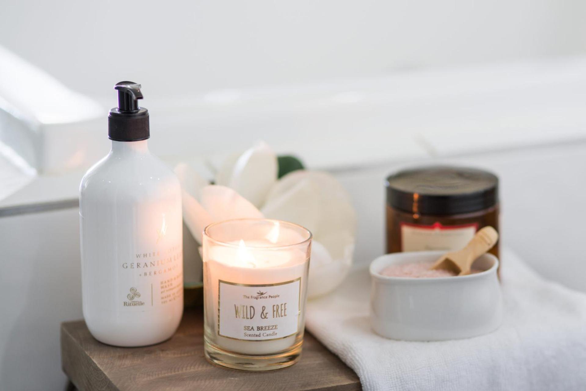 Coastal Charm On Airlie Apartment *