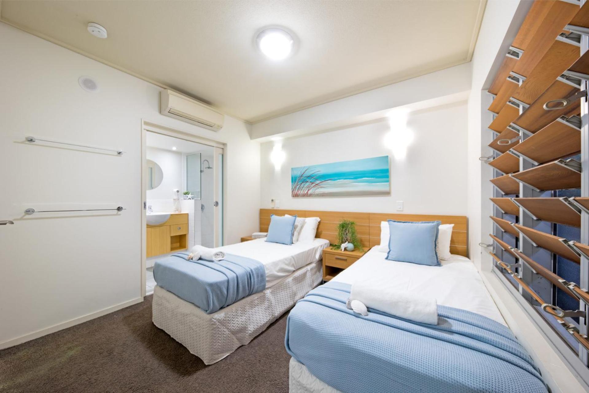 Coastal Charm On Airlie Apartment *