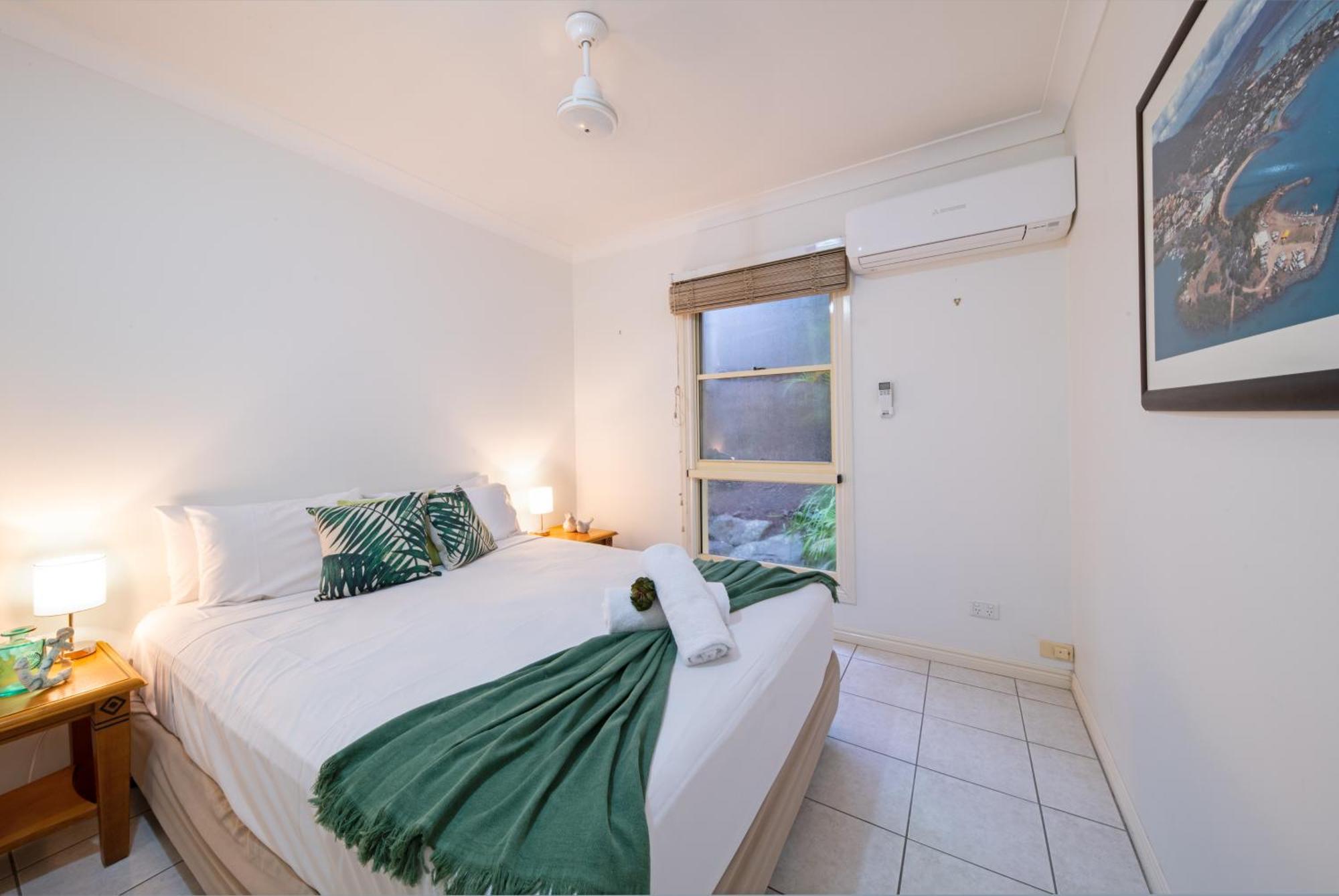 Apartment Point Break On Airlie *