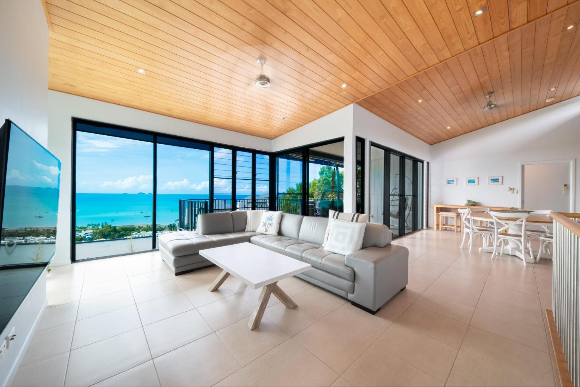 Holiday home On The Horizon Airlie