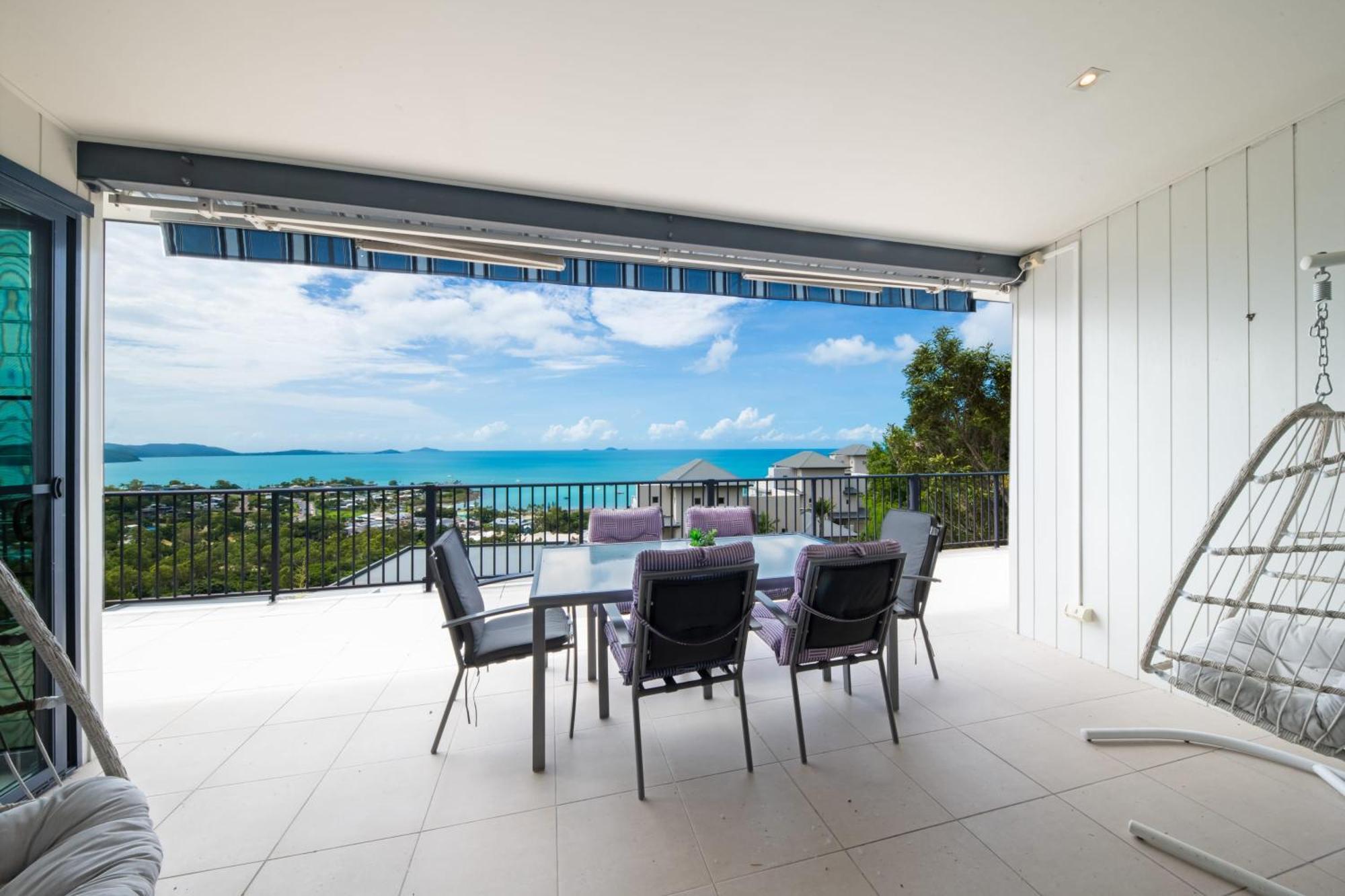 On The Horizon Airlie * Airlie Beach