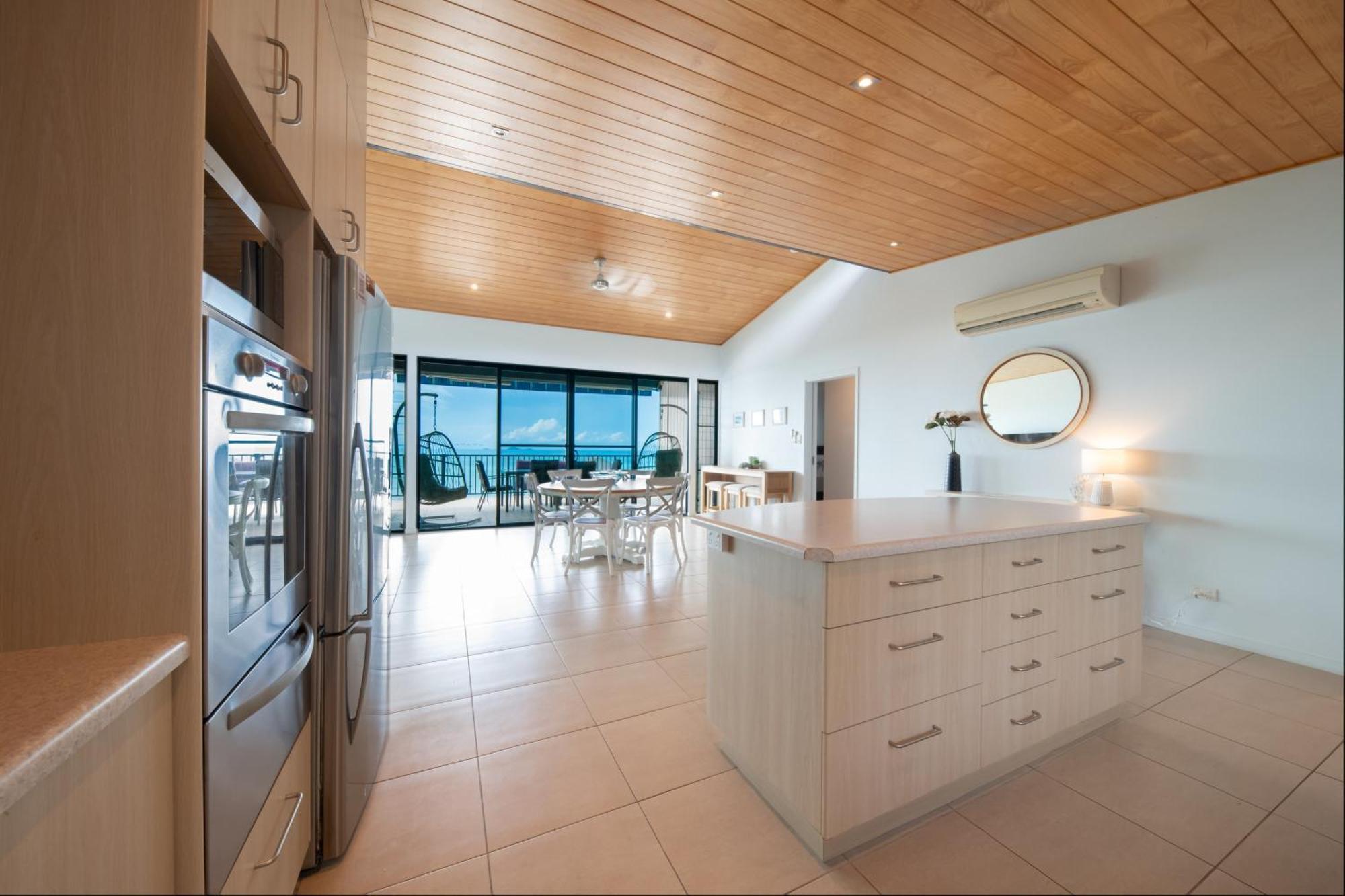 Holiday home On The Horizon Airlie *