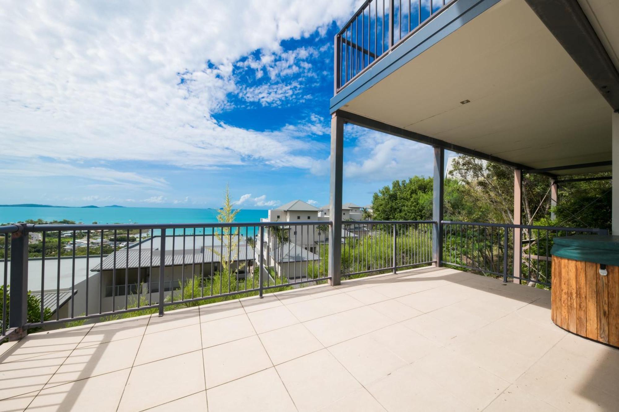 Holiday home On The Horizon Airlie