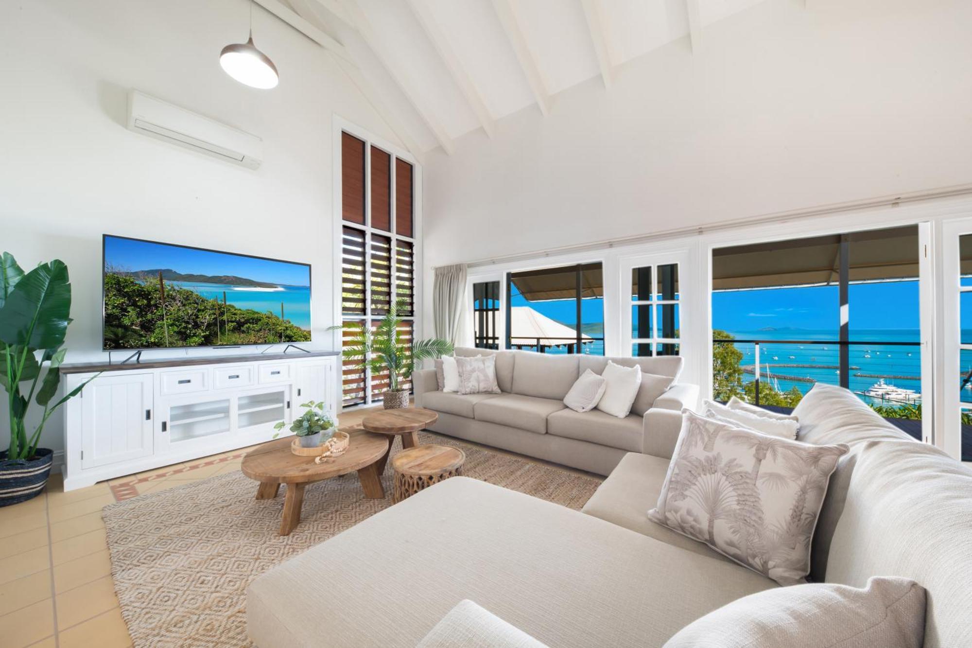 Holiday home Airlie Seaviews