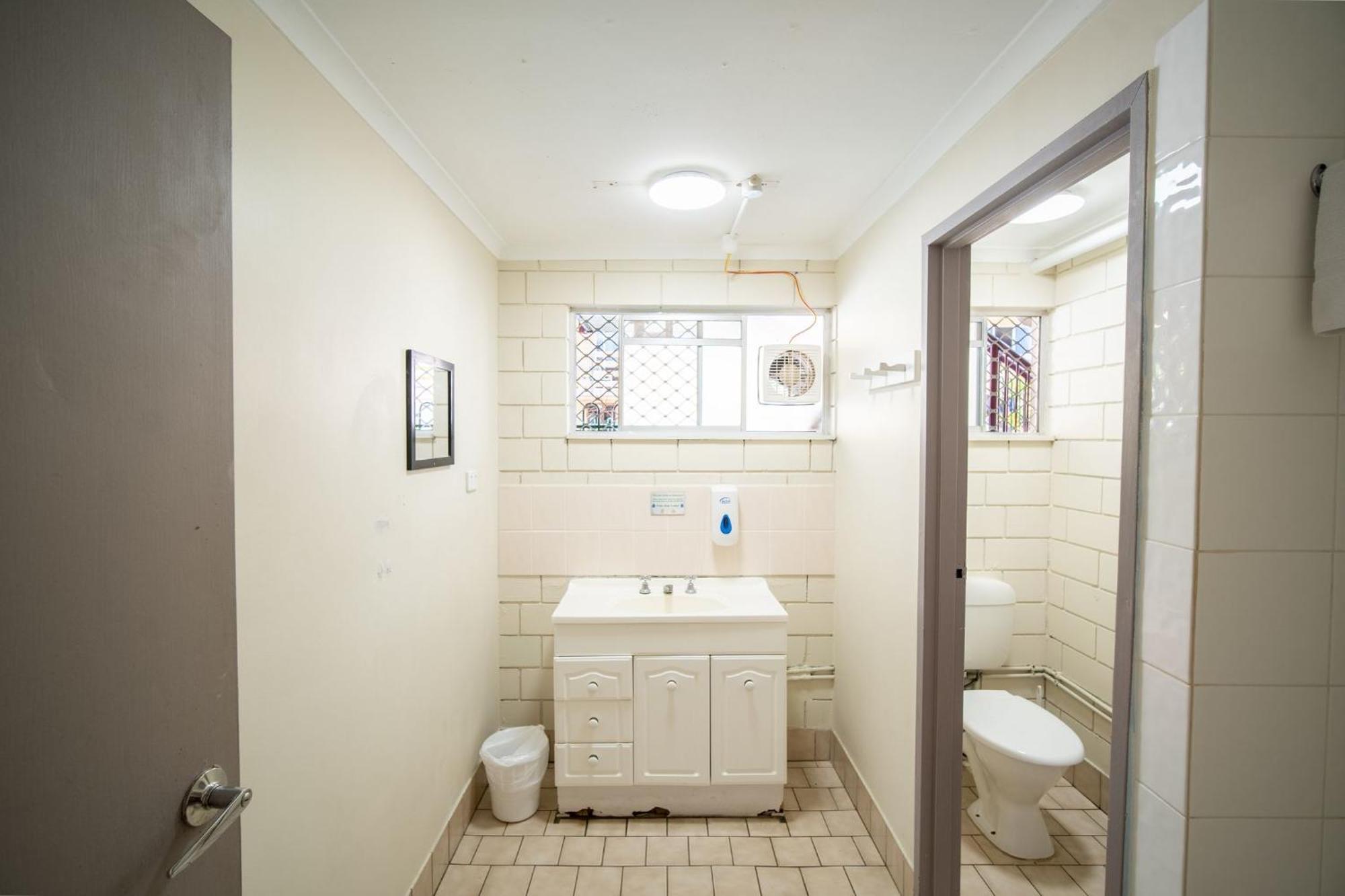The Hostel, Airlie *