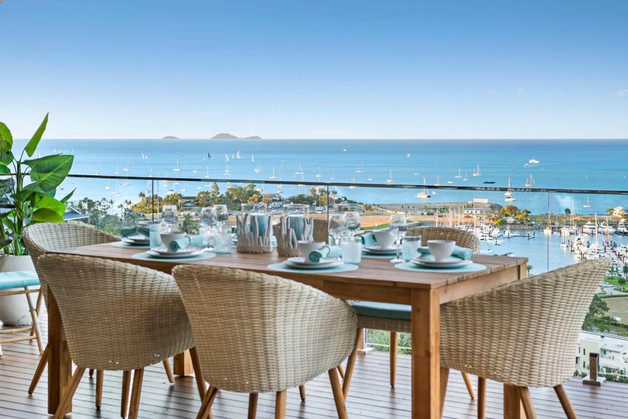 Relax & Daydream At 2 Elementa Holiday home Airlie Beach