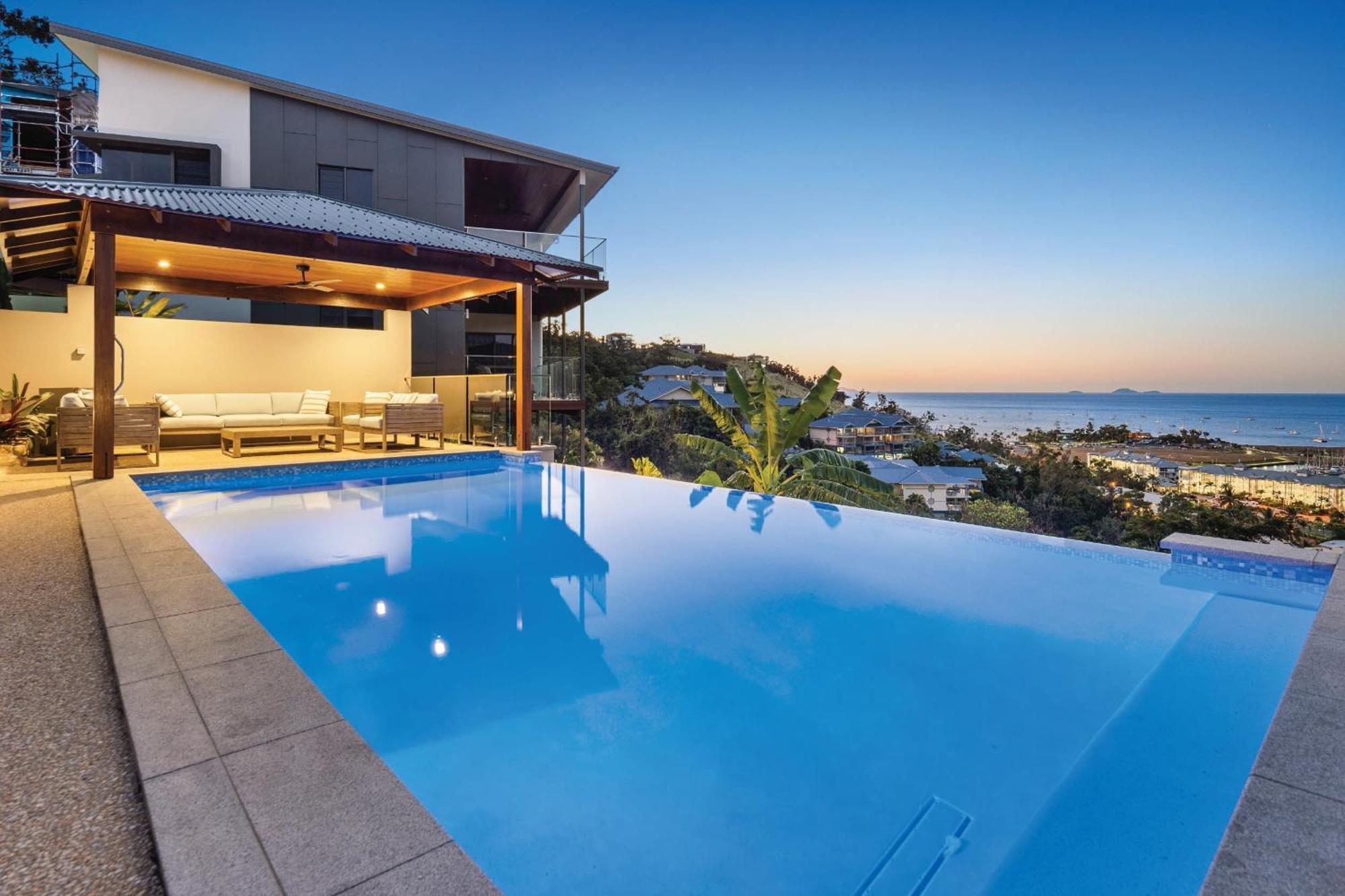 Relax & Daydream At 2 Elementa Airlie Beach