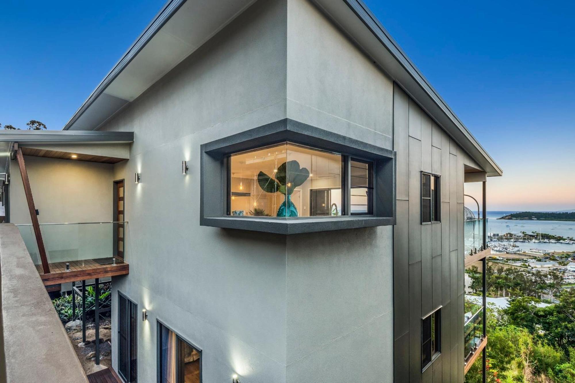 Relax & Daydream At 2 Elementa * Airlie Beach