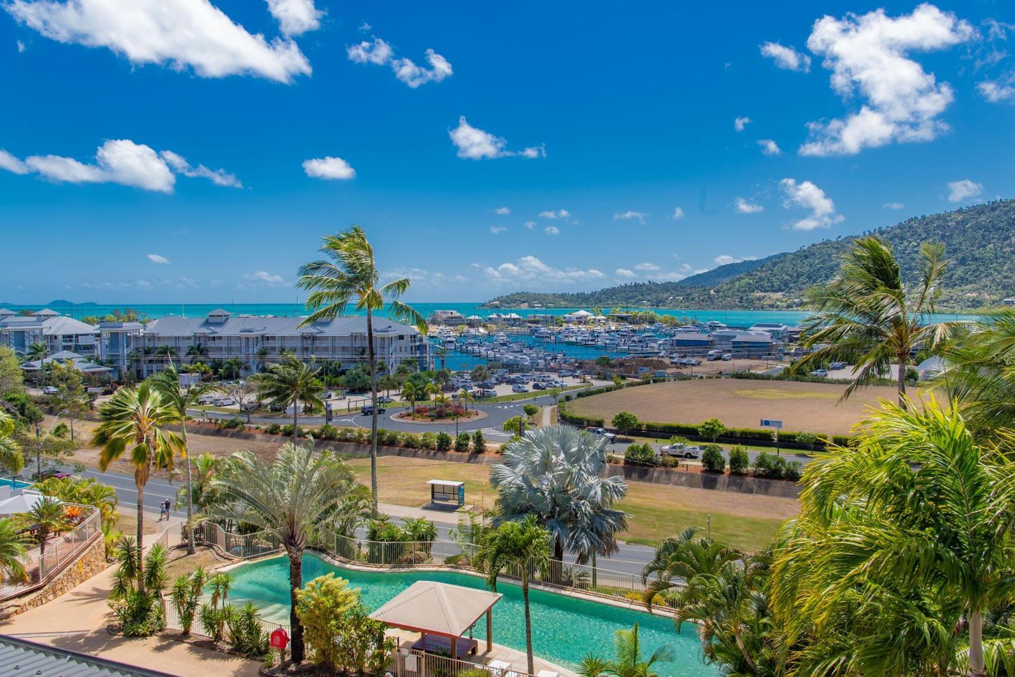 Haven 17b Ocean View * Airlie Beach