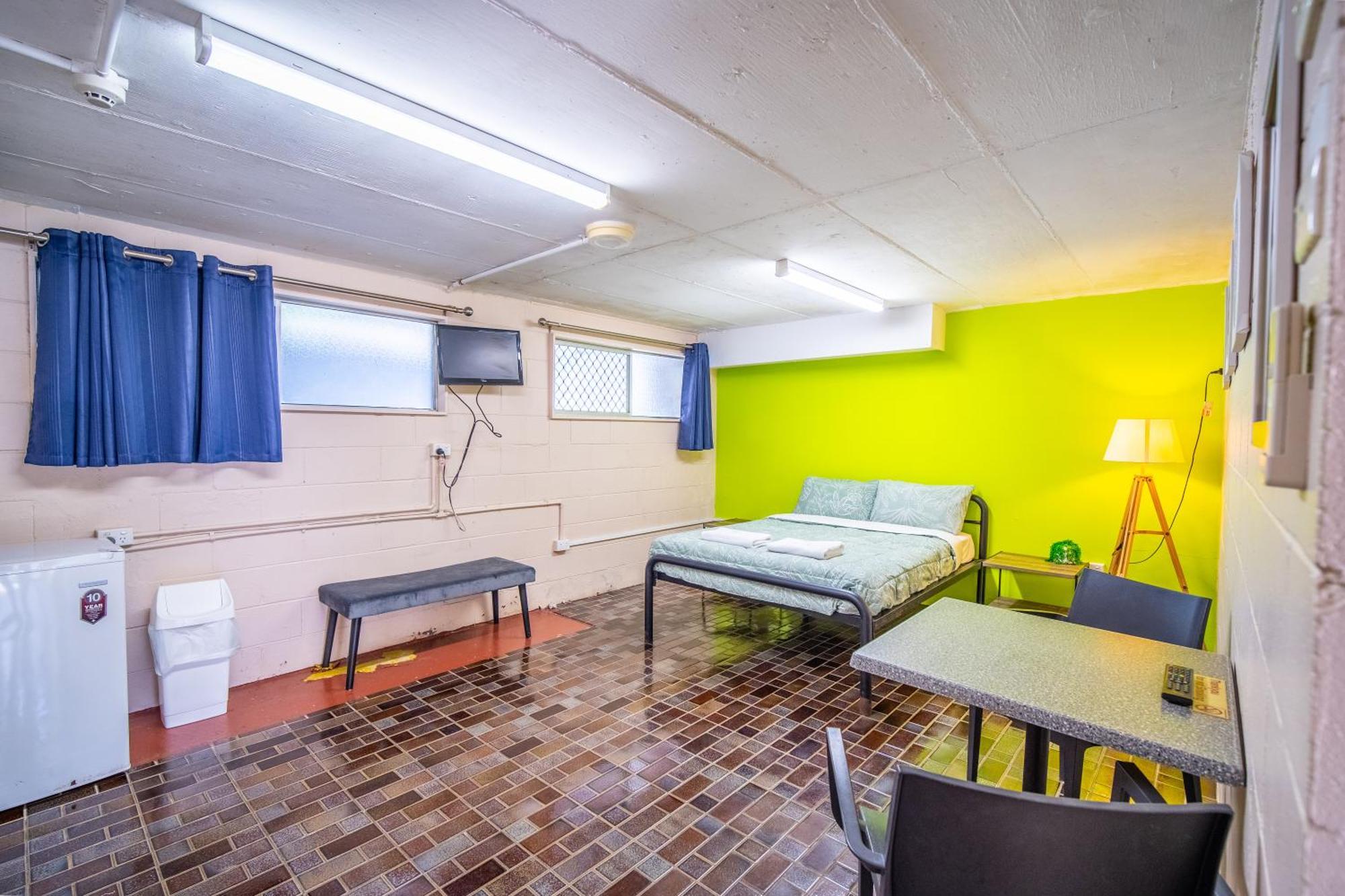 The Hostel, Airlie
