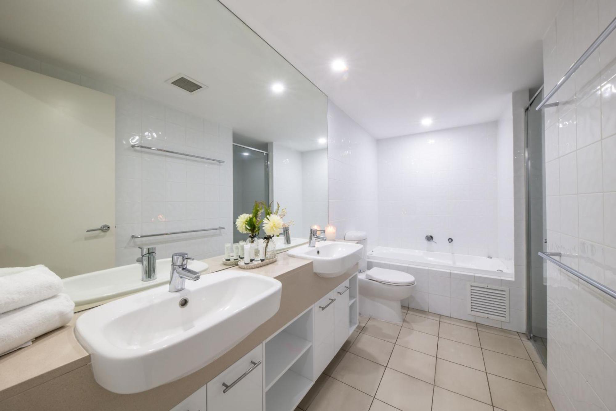 Penthouse Oasis On Airlie