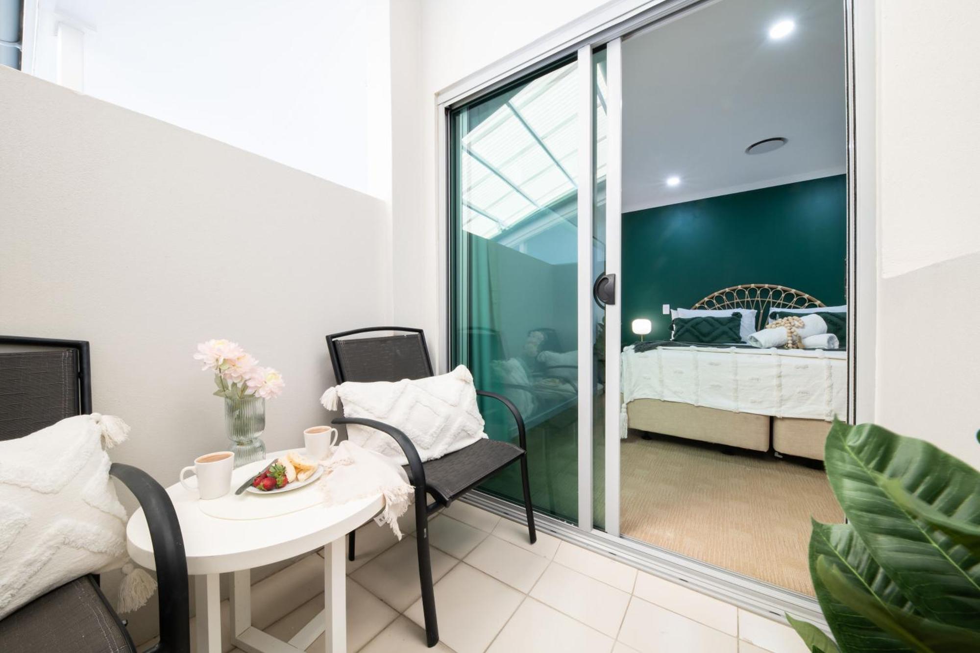 Penthouse Oasis On Airlie Airlie Beach