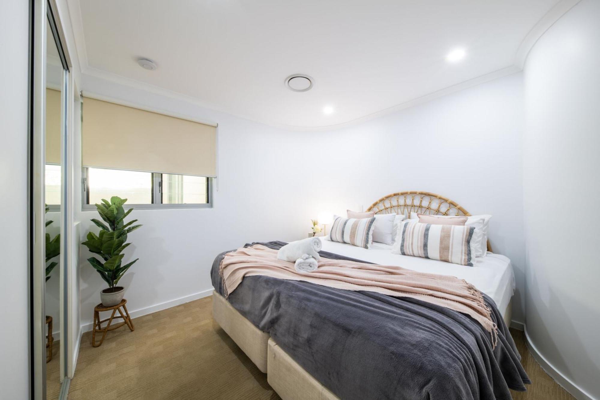 Penthouse Oasis On Airlie Apartment *
