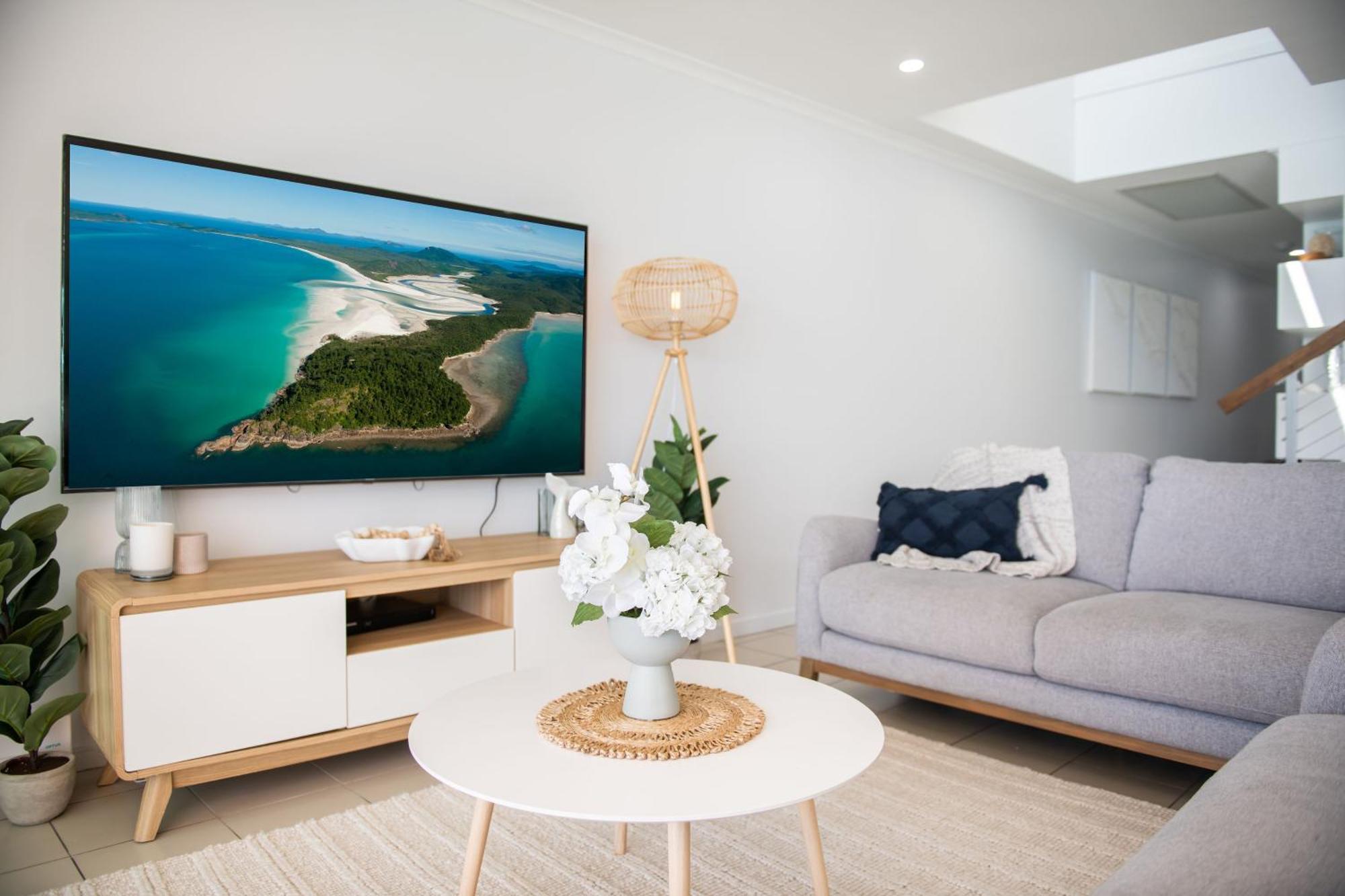 Penthouse Oasis On Airlie Apartment