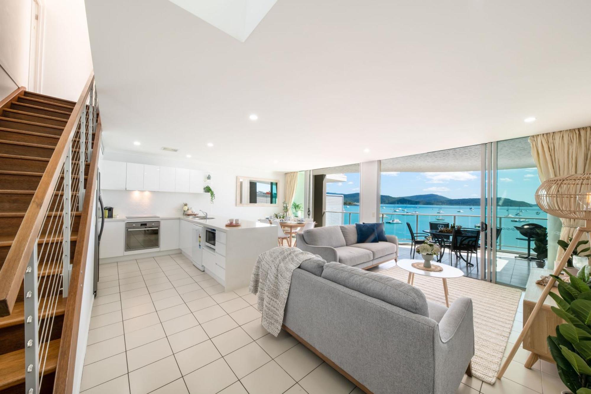 Penthouse Oasis On Airlie Apartment