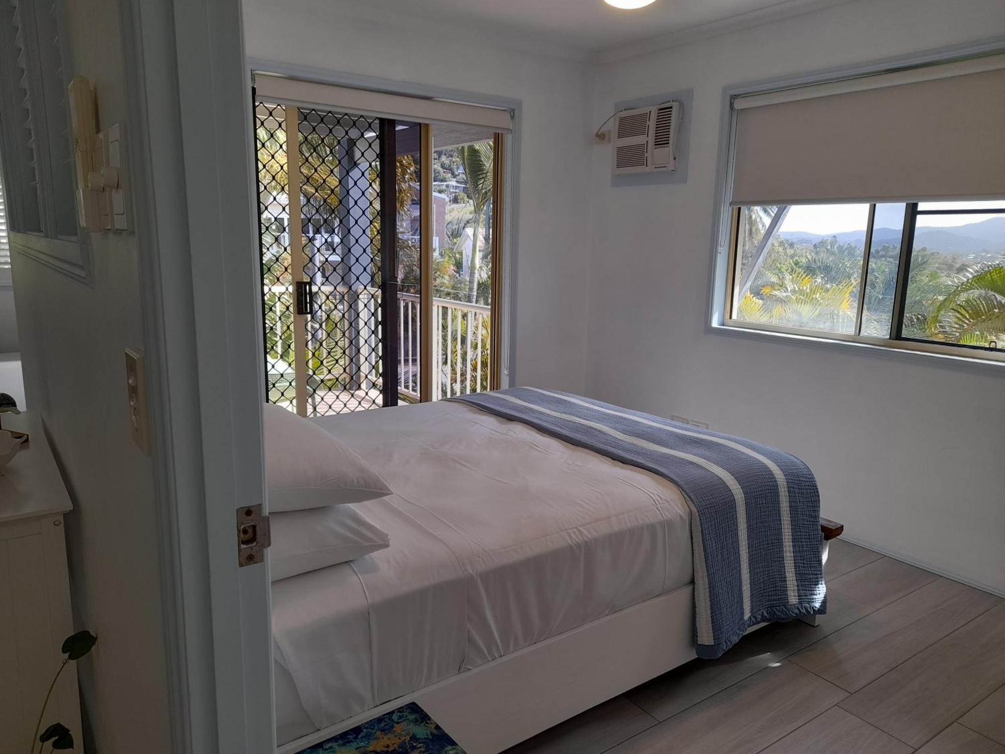 Airlie Aparthotel 3*