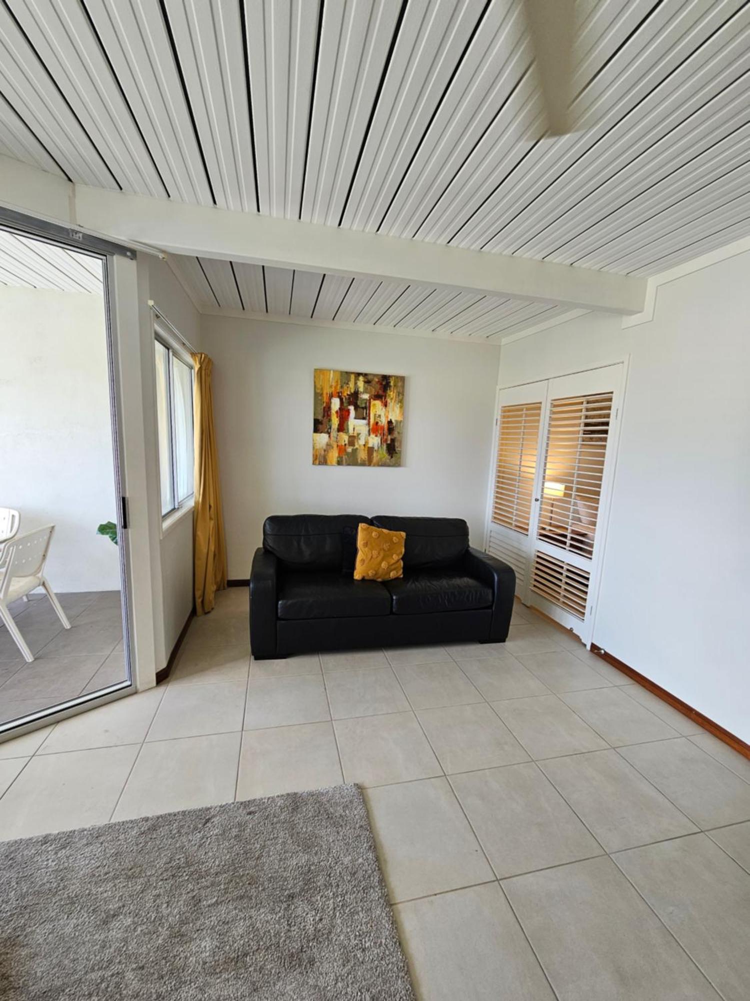 Airlie Seaview Aparthotel