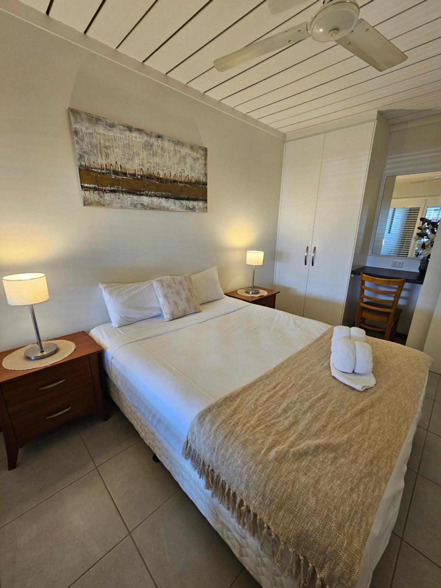 Airlie Seaview Aparthotel 4*