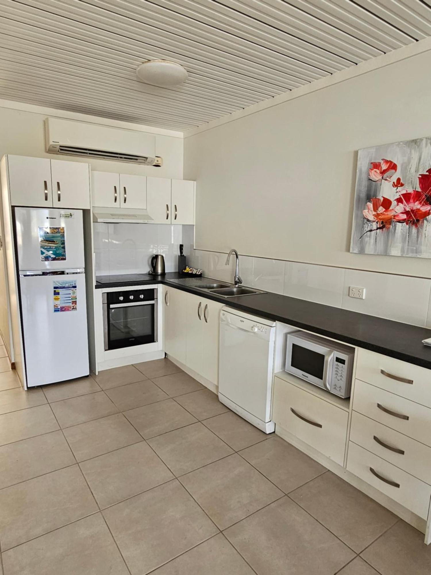 Airlie Seaview Aparthotel