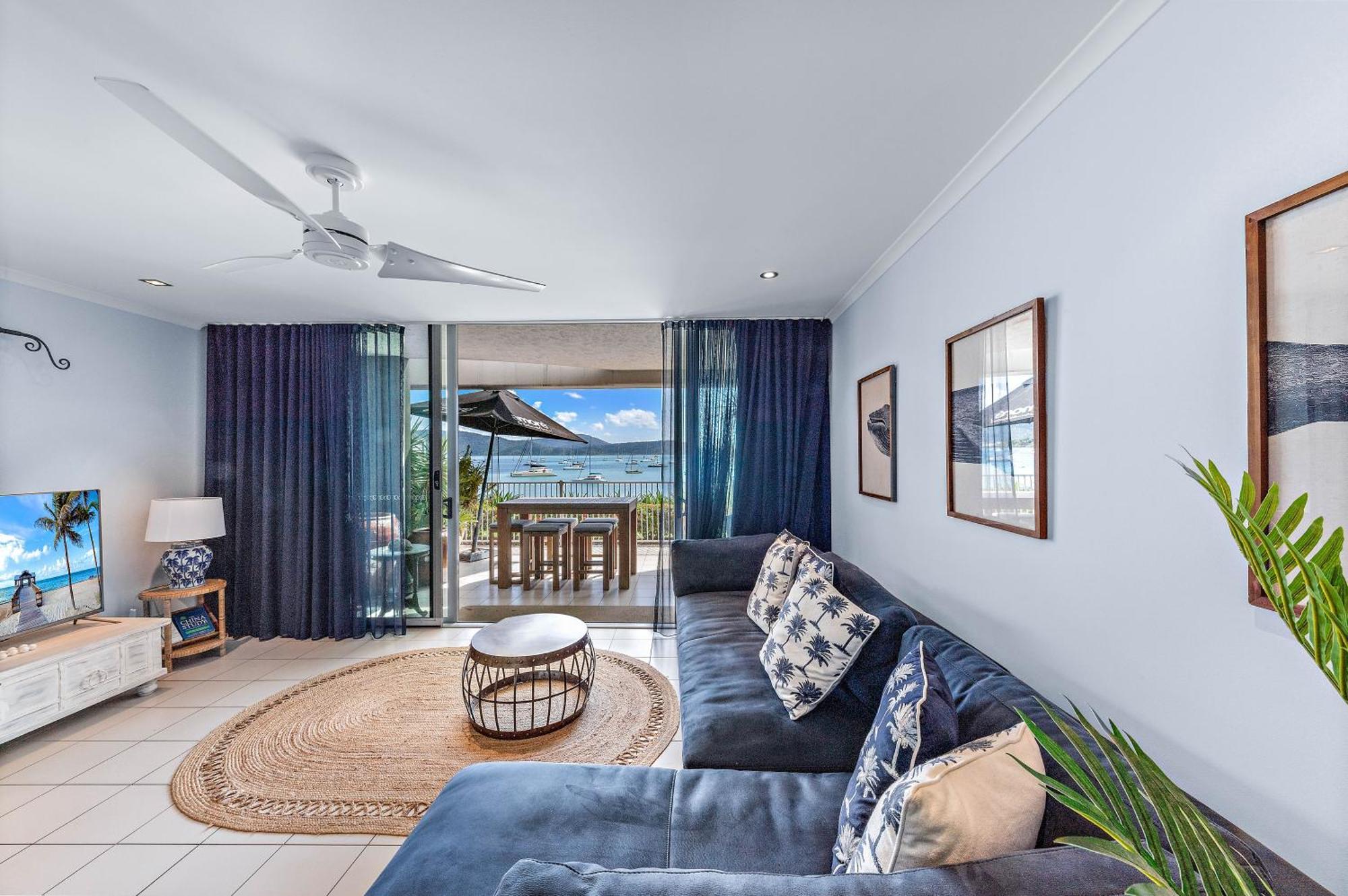 By The Sea Shore With Pool Apartment *